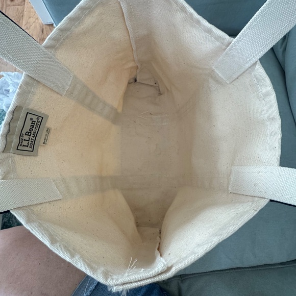 LL Bean Boat and Tote, Open Top , Cream color with Navy Blue Trim - Picture 5 of 8